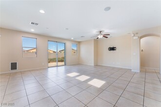 5733 Tideview St in North Las Vegas, NV - Building Photo - Building Photo