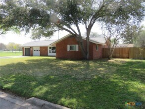 1339 Mockingbird Ln in Seguin, TX - Building Photo - Building Photo