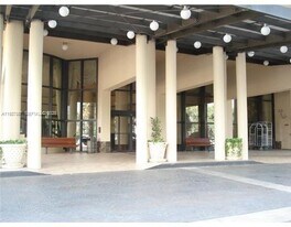 10185 Collins Ave in Bal Harbour, FL - Building Photo