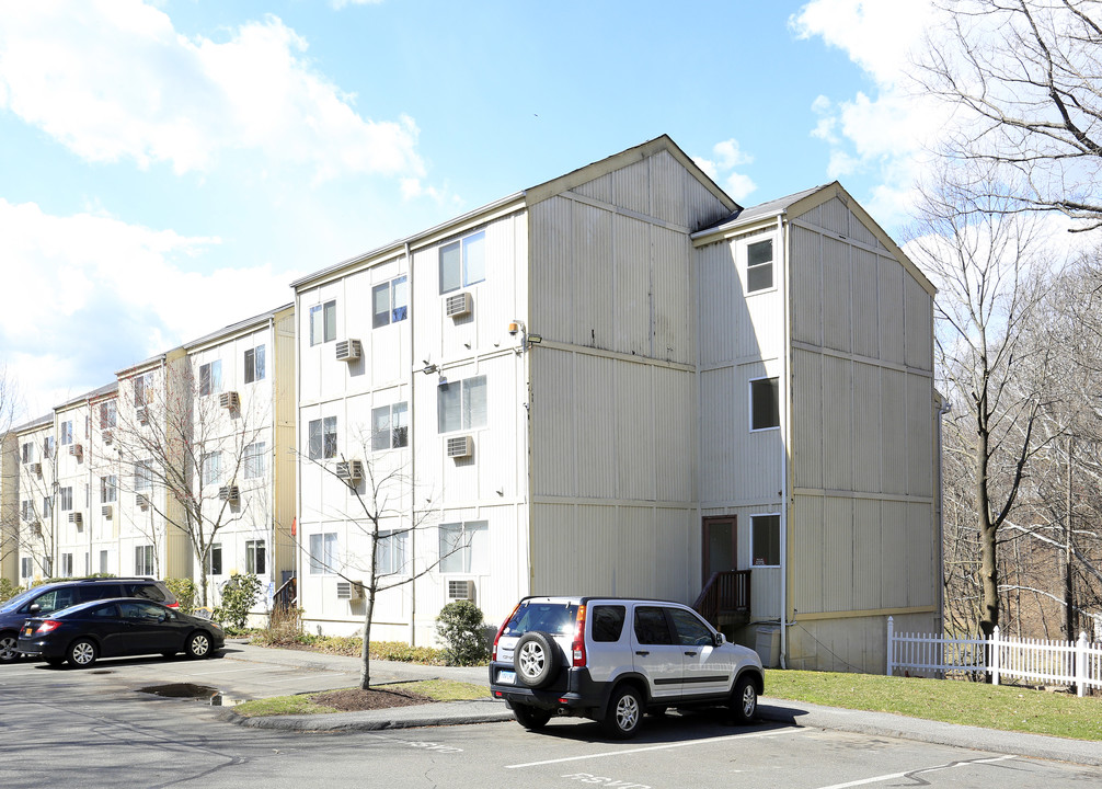 Riverbend in Danbury, CT - Building Photo