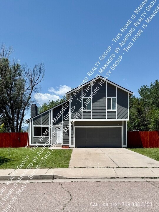 537 Blossom Field Rd in Fountain, CO - Building Photo