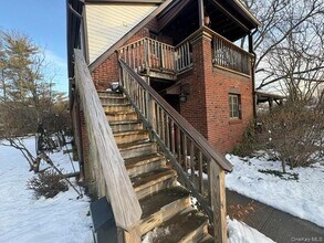 104 Woolsey Ave in Glen Cove, NY - Building Photo - Building Photo