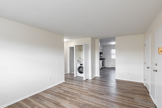 Norton Park Apartments in Plainville, CT - Foto de edificio - Interior Photo