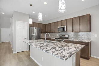 18932 High Point Blvd in Denver, CO - Building Photo - Building Photo