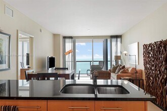 6799 Collins Ave, Unit 1603 in Miami, FL - Building Photo - Building Photo