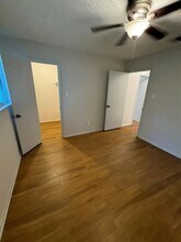 7000 Oak Meadow Cir in Austin, TX - Building Photo - Building Photo