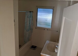 749 Ekela Ave in Honolulu, HI - Foto de edificio - Building Photo