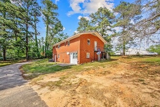 4305 Rosehill Rd in Fayetteville, NC - Building Photo - Building Photo