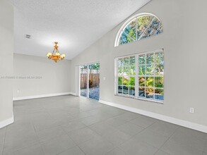 30 Gables Blvd in Weston, FL - Building Photo - Building Photo