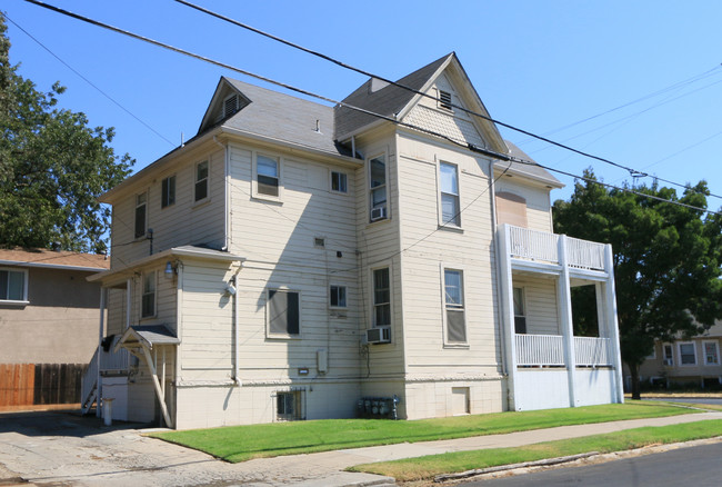 545 W Park St in Stockton, CA - Foto de edificio - Building Photo