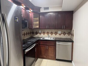 3710 N Pine Island Rd, Unit 122 in Sunrise, FL - Building Photo - Building Photo