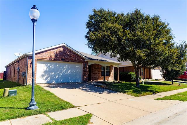 8929 Sagebrush Trail in Cross Roads, TX - Building Photo