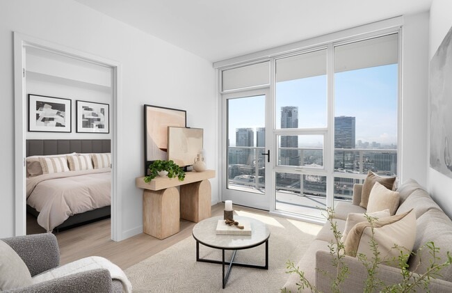 Olympic + Hill in Los Angeles, CA - Foto de edificio - Building Photo