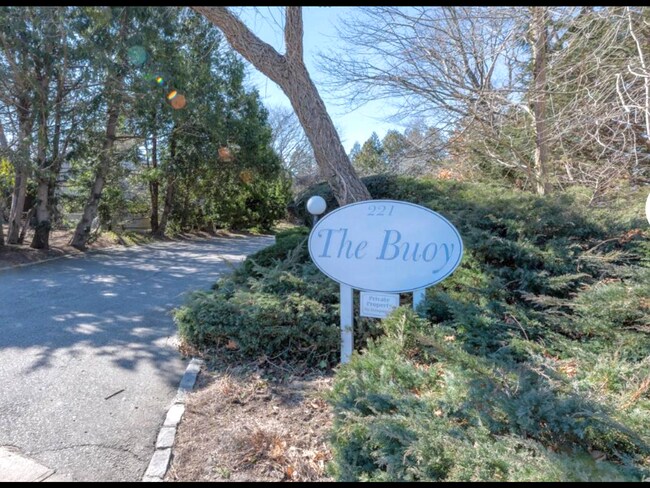 221 Mill Rd, Unit The Buoy in Westhampton Beach, NY - Foto de edificio - Building Photo