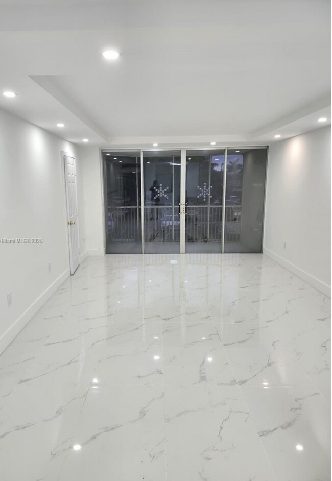 1780 NE 191st St, Unit 204-2 in North Miami Beach, FL - Foto de edificio - Building Photo