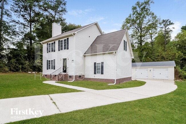 245 B H Parrish Rd in Benson, NC - Foto de edificio - Building Photo