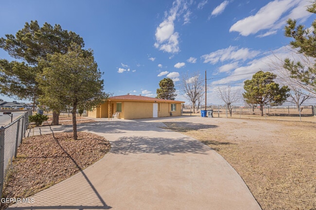 213 Carnes Rd in El Paso, TX - Building Photo - Building Photo