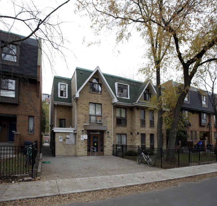 Trefann Court in Toronto, ON - Building Photo