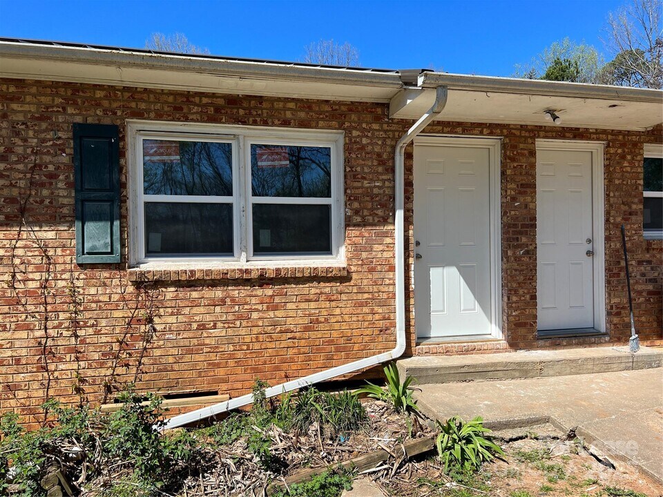 2322 Shade Tree St in Connelly Springs, NC - Building Photo