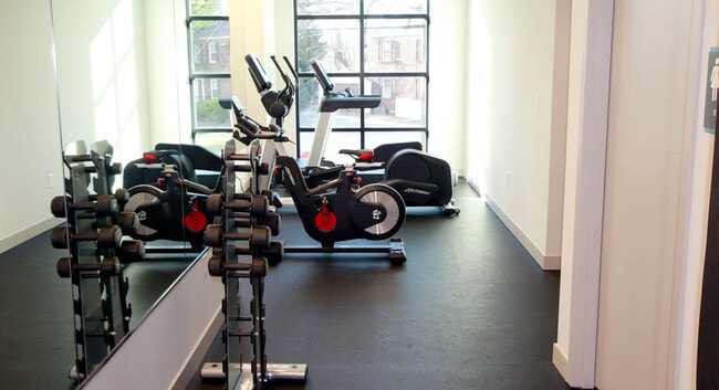 2317 Huntington Ave, Unit 712 in Alexandria, VA - Building Photo - Building Photo