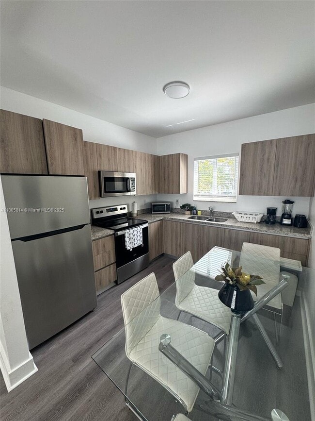 1684 SW 10th St in Miami, FL - Building Photo - Building Photo