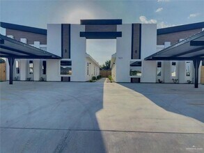 705 N Emerald Ave, Unit 3 in Edinburg, TX - Foto de edificio - Building Photo