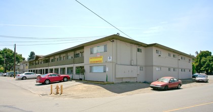 Woodland Park Apartments in East Palo Alto, CA - Building Photo - Building Photo