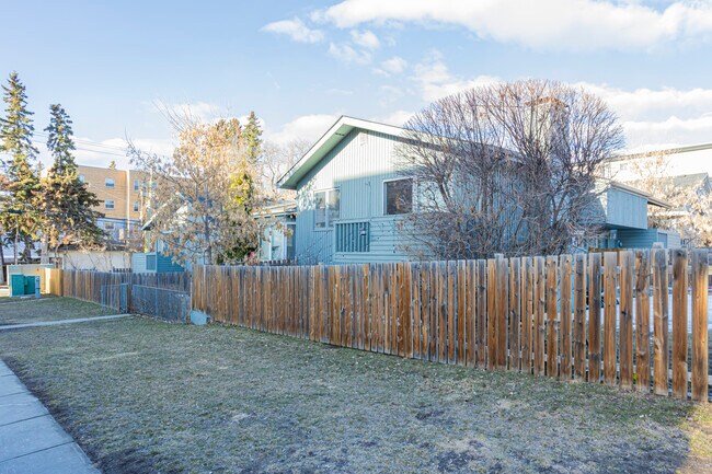 1603 27 Av SW in Calgary, AB - Building Photo - Building Photo