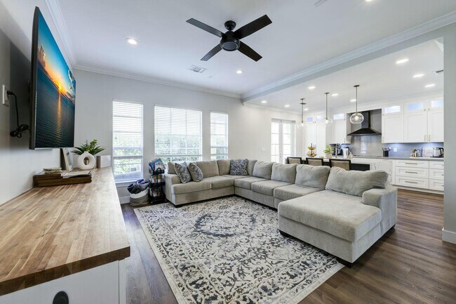 43 Via Poinciana St in Boca Raton, FL - Building Photo - Building Photo