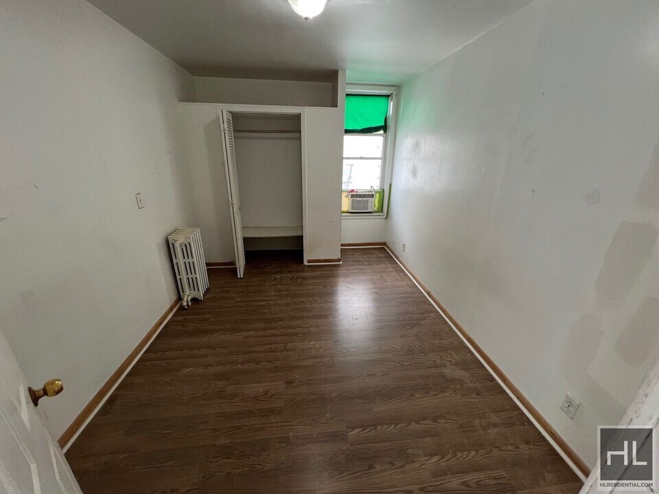 ELSMERE PLACE in Bronx, NY - Building Photo