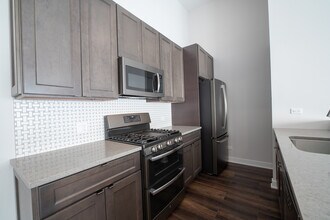 1900 W Foster Ave, Unit 1E in Chicago, IL - Foto de edificio - Building Photo