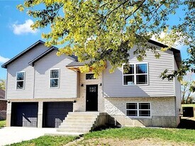 216 Sellman St in Warrensburg, MO - Building Photo
