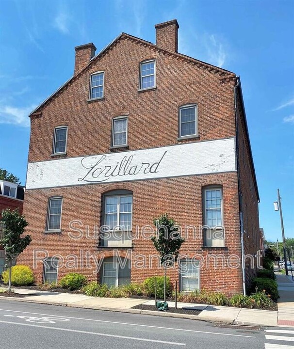 402 W Frederick St in Lancaster, PA - Building Photo