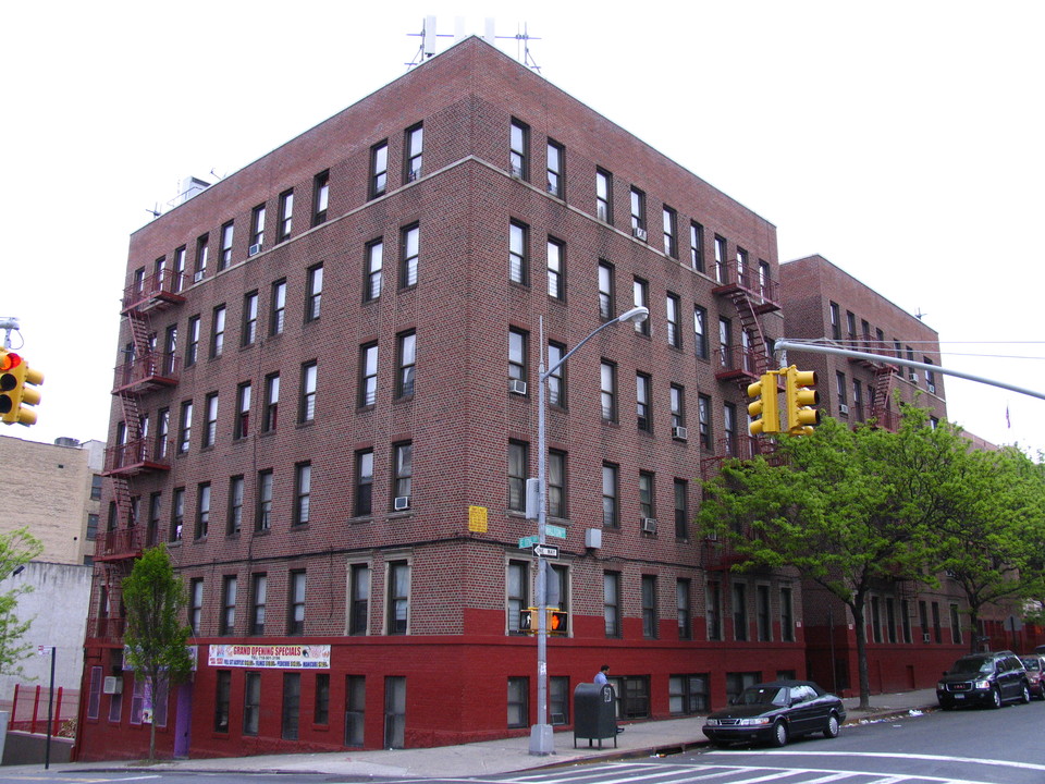 1857 Walton Ave in Bronx, NY - Foto de edificio