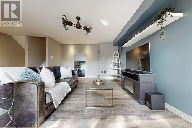 195 Milestone Crescent in Aurora, ON - Building Photo - Building Photo