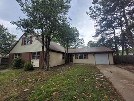 821 Hanover Dr in Virginia Beach, VA - Building Photo