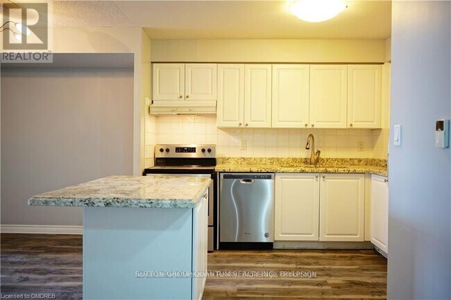 3880 Duke of York Blvd in Mississauga, ON - Building Photo - Building Photo