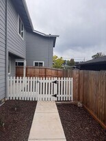 1102 W 11th St in Medford, OR - Building Photo