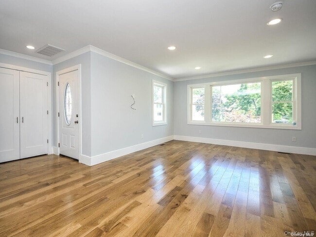 59 Hickory Rd in Port Washington, NY - Building Photo - Building Photo