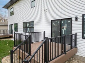 1305 W 19th St in Cedar Falls, IA - Foto de edificio - Building Photo