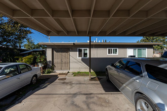 1017 E Pennsylvania Ave in Escondido, CA - Building Photo - Building Photo