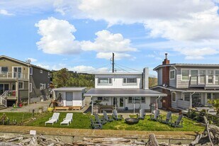 260 E Driftwood Shores Rd in Camano, WA - Building Photo