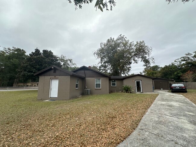 3445 Soutel Dr in Jacksonville, FL - Foto de edificio - Building Photo