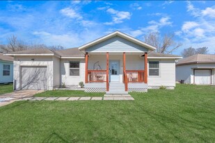 1212 16th Ave N in Texas City, TX - Building Photo
