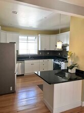 19 Shawmut St, Unit 19 in Malden, MA - Foto de edificio - Building Photo