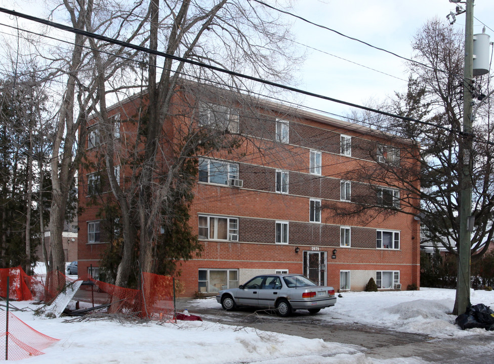 2079 Ghent Ave in Burlington, ON - Building Photo