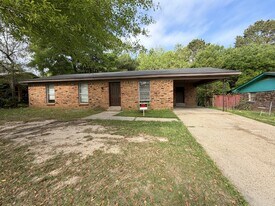 2950 Hillcrest Dr in Purvis, MS - Building Photo