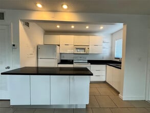 2830 NE 30th Pl in Fort Lauderdale, FL - Foto de edificio - Building Photo