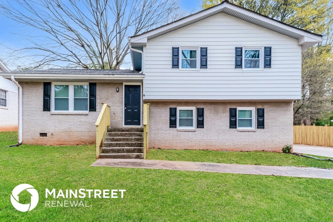 6702 Londonderry Dr in Morrow, GA - Building Photo