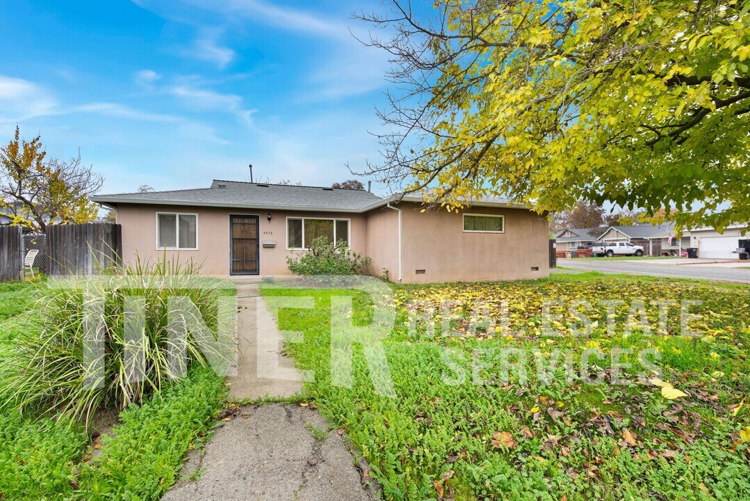 5516 Palmdale Way in Sacramento, CA - Building Photo